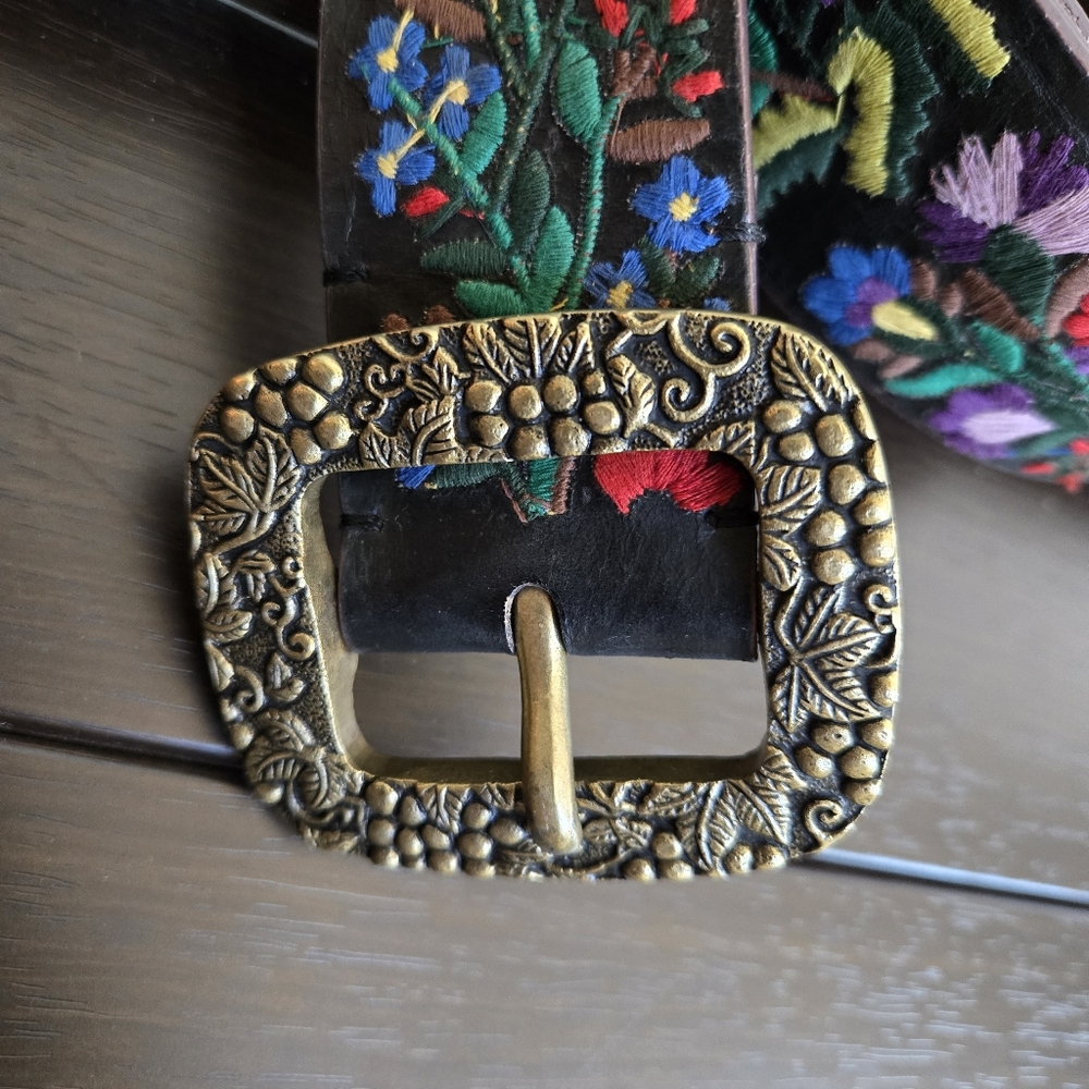 Lucky Brand Embroidered Floral Leather Belt 35 - Picture 2 of 6